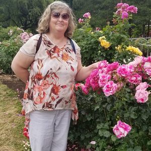 Meet your Posher, Connie